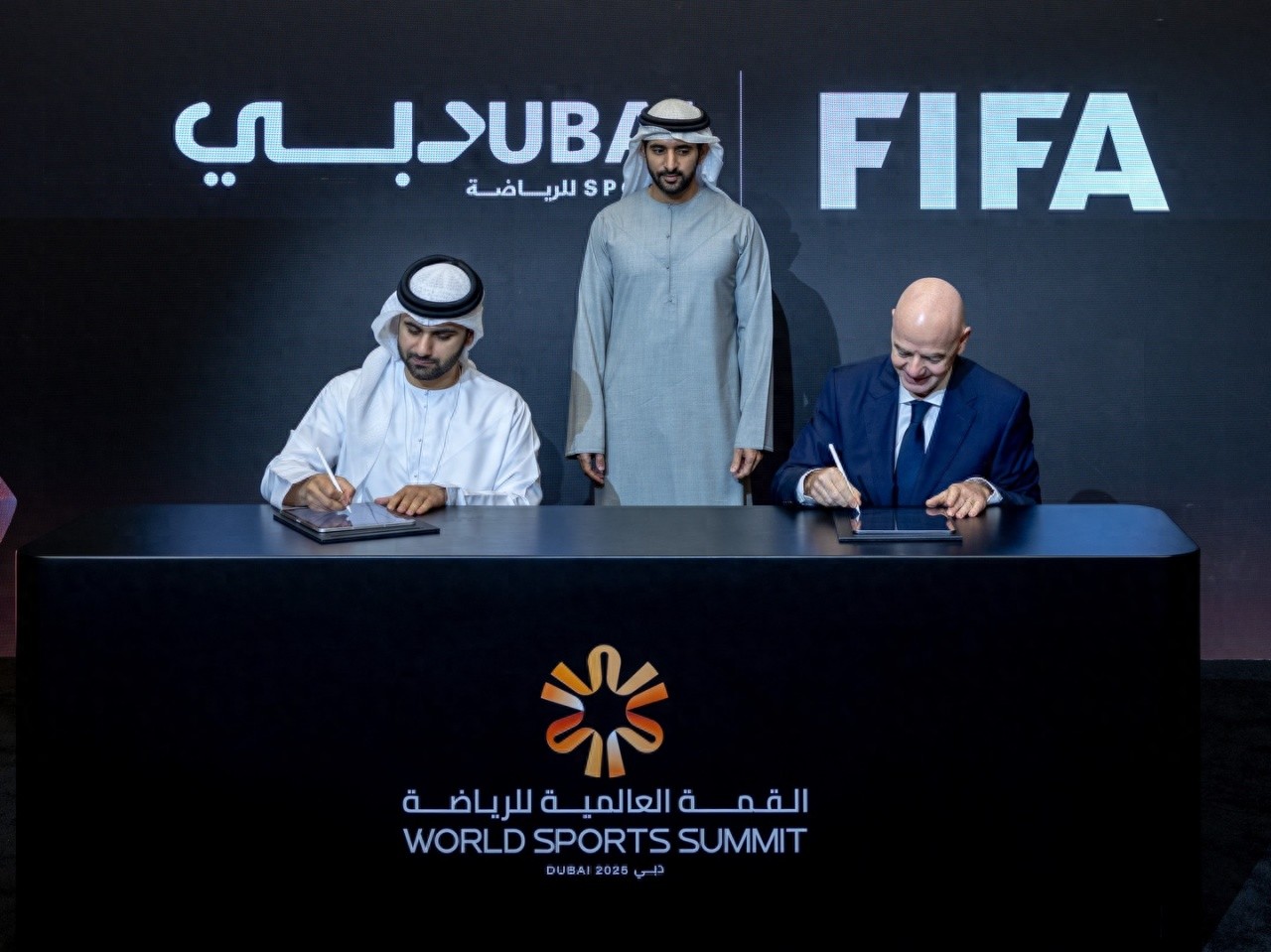 The God of Wealth has arrived! FIFA and Dubai join forces to establish a new award, with fans joking: The Middle East’s best making a grand entrance.