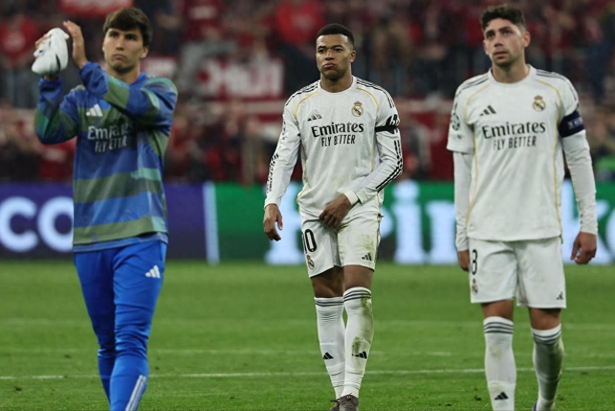 Why has Real Madrid consistently failed to win any major trophies? Because they have three players like Cristiano Ronaldo but no Benzema.