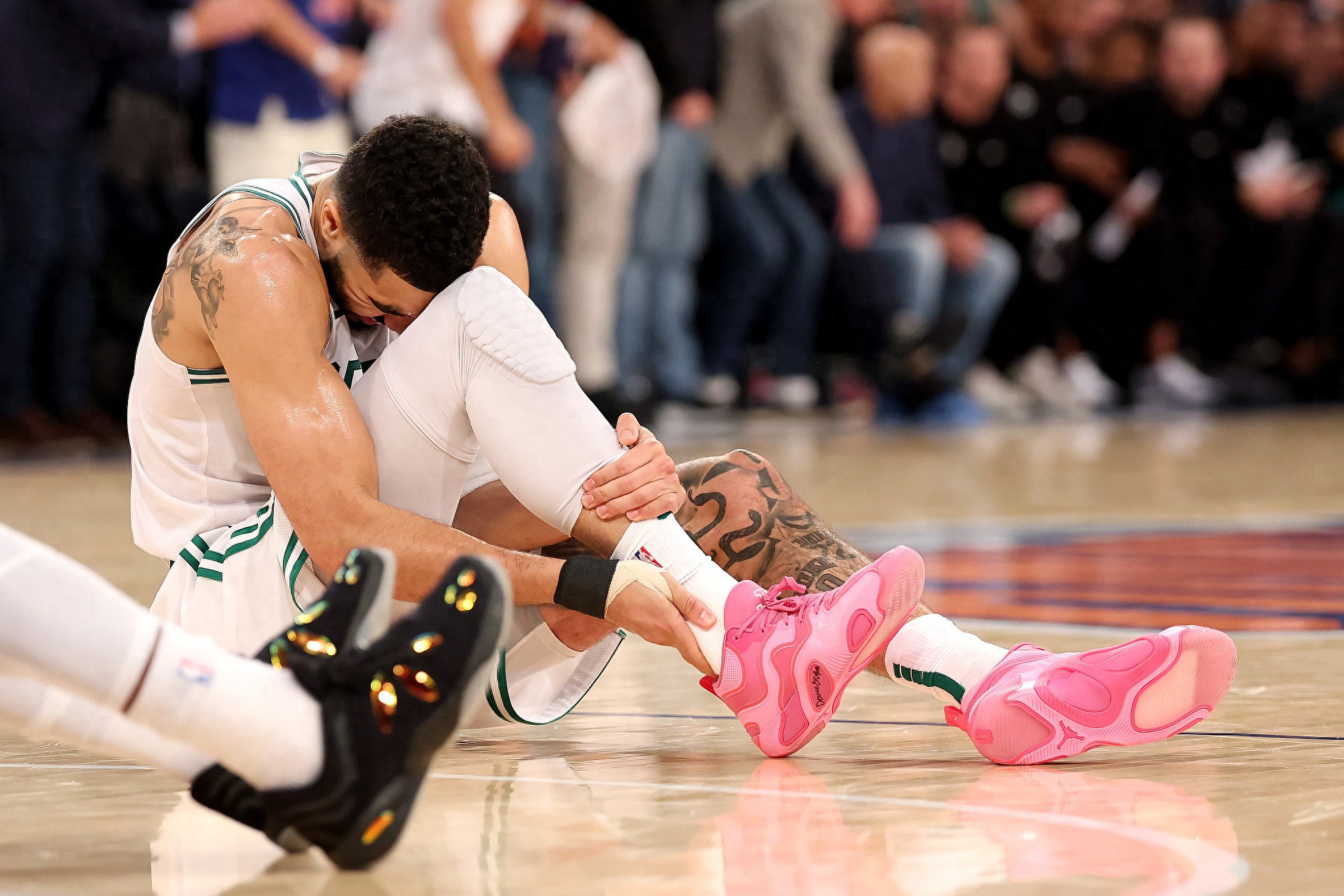 Fractured right Achilles tendon! Green officer Xuan Tatum has undergone repair surgery and is expected to recover in 9-12 months