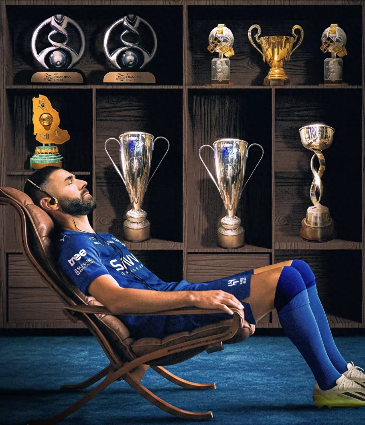 Benzema's new year's salary revealed to be 1/4 of Ronaldo's; the two are separated by just one point in this season's Saudi Pro League title race.