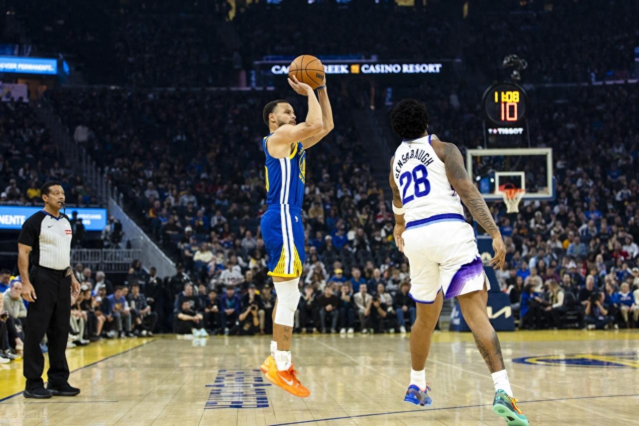 Curry erupts with 20 points in one quarter as Green is ejected; Warriors rally to hand Jazz their third straight loss