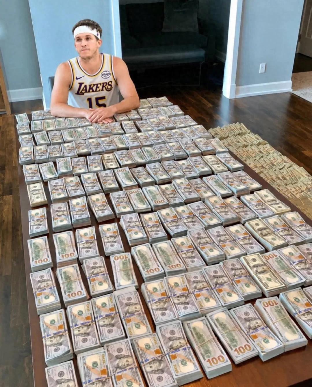 Making history for undrafted players! The Lakers' $185 million extension for Reaves is just absurd.