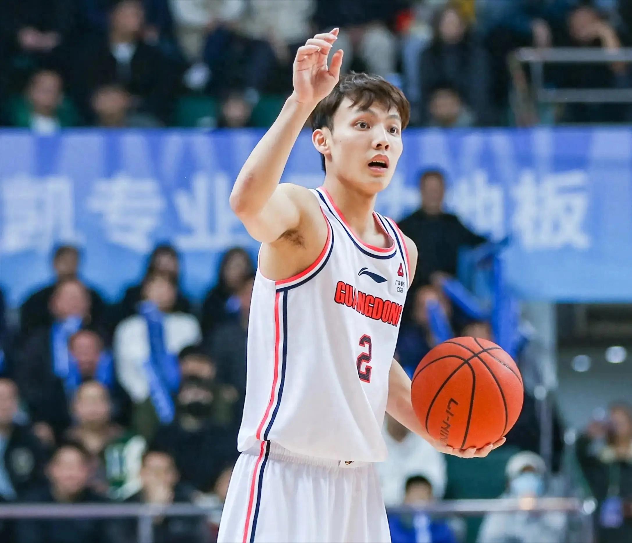Xu Jie scored 22 points and made 8 assists, Salinger contributed 21 points and 12 rebounds, Gao Shiyan had 0 points; Guangdong narrowly defeated Shandong to secure their sixth consecutive win.