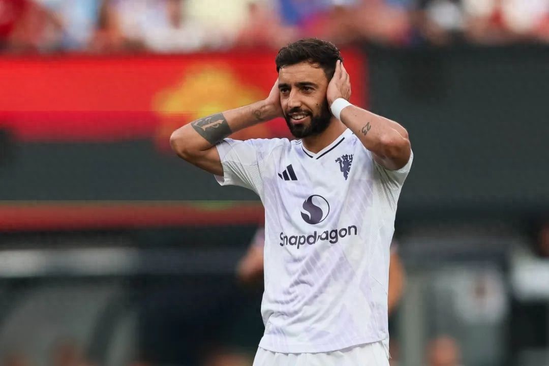 Bruno Fernandes explained his refusal of a €100 million transfer to Al Hilal, expressing no regrets about staying at Manchester United! Cunha has purchased the former home of his idol, Shevchenko.