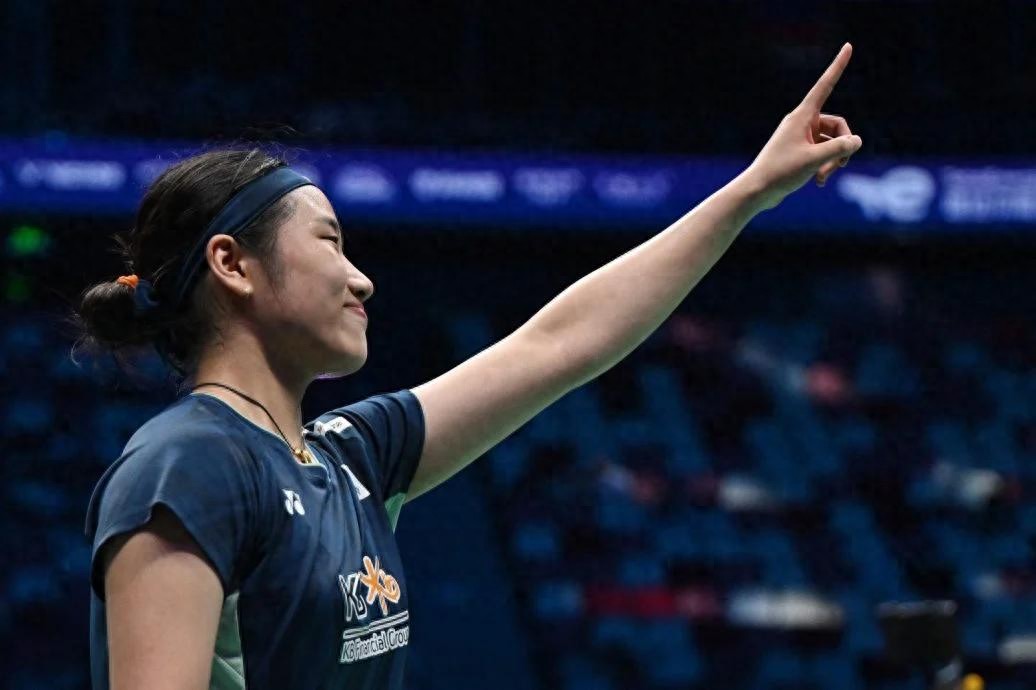 An Xiying continued to "seek defeat alone" and reached the second round of the 2025 Singapore Badminton Super 750 tournament