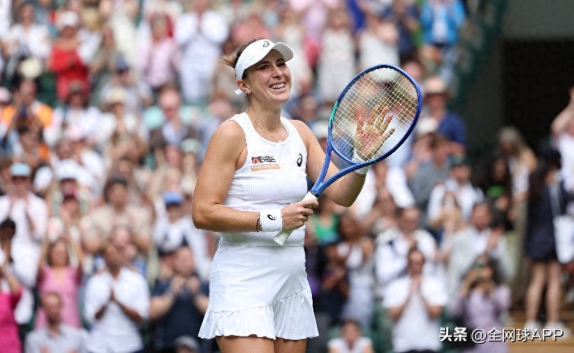 Holding a child in her left arm and a cup in her right! These mothers amazed the tennis world in the 2025 season