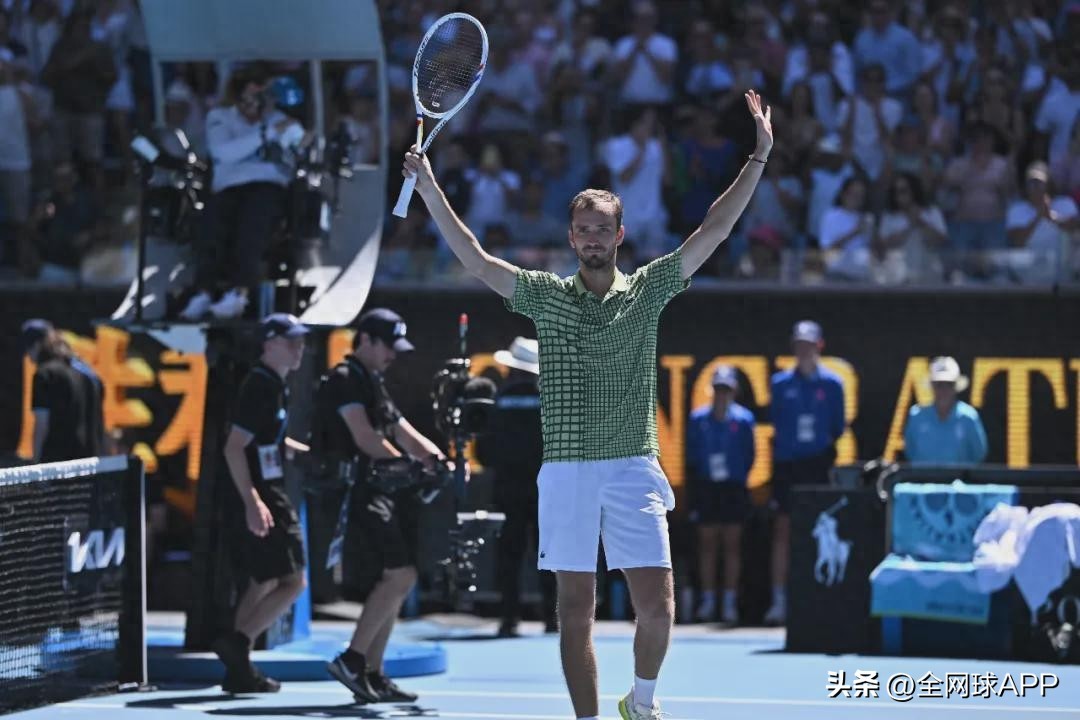 ATP Rotterdam: Medvedev complains about "not round enough" balls, eliminated by Humbert