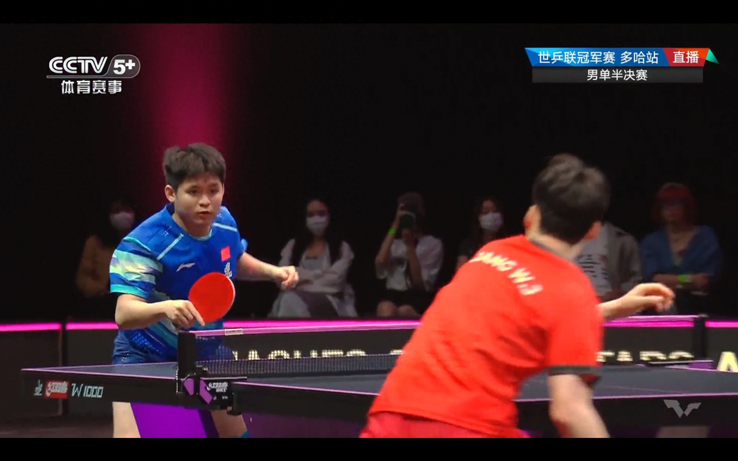 The men's singles semifinal of the WTT Champions Doha featuring Lin Shidong vs. Jang Woojin is currently live.