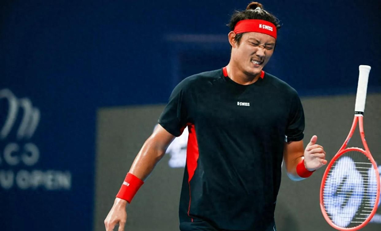 Zhang Zhizhen suffered a first-round exit, failing to defy the odds, while Wei Sijia clashed with fans, sparking a heated exchange.