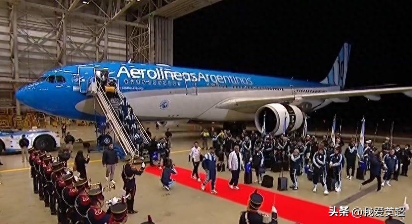 Unable to defend the title! The Argentine team still received a red carpet and band welcome, but no one smiled, and the captain and nine others did not return home.