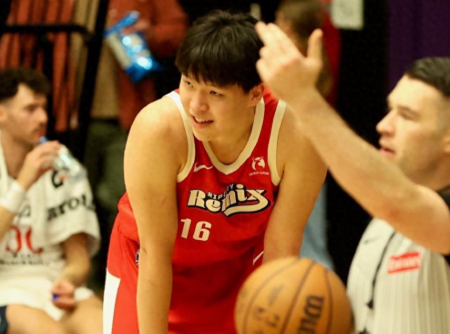 楊瀚森五天奔波近七千公里!輾轉三城練級:我走的每一步都算數