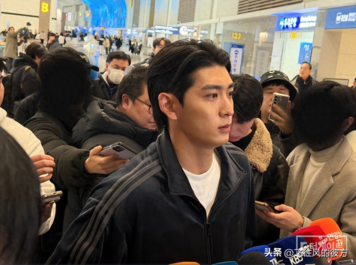 South Korean player Lee Jung-hoo was briefly held at Los Angeles airport but has been released after clarifying it was a documentation issue.