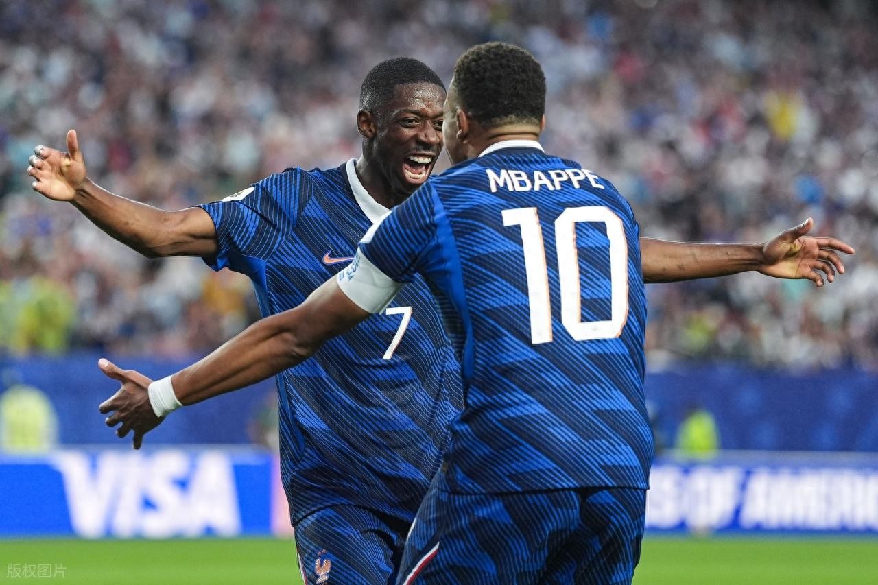 The most expensive forward line! France's starting offensive quartet is valued at €500 million, and when all were substituted, the replacements cost €310 million.