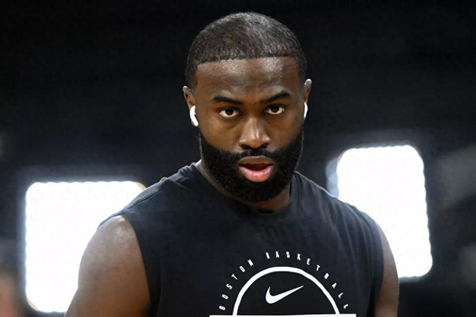 Hairline powder smudging opponents? Brown boldly responds: "If it bears the championship mark, they should send me a thank-you card."