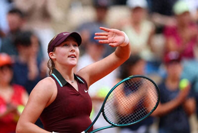 "Talented Girl" Andreeva has won 3 consecutive games and 1 set without losing a set to advance to the round of 16 of the 2025 French Open