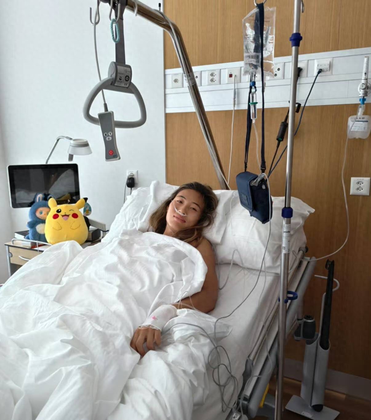 Breaking news! Zheng Qinwen announces she will undergo minimally invasive surgery on her right elbow, sidelining her for the North American season, with the goal of a full recovery.