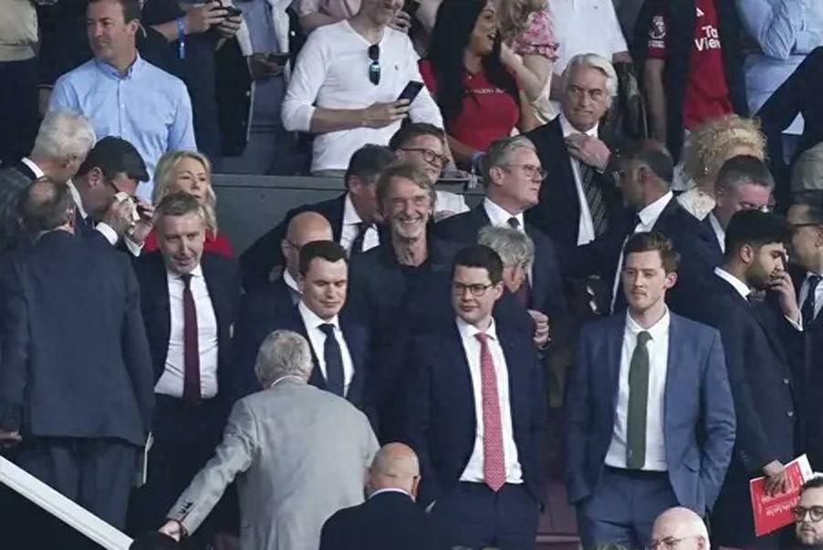 Manchester United's summer transfer budget revealed at £230 million! Red Devils' Bell resumes individual training, facing competition eager to return.