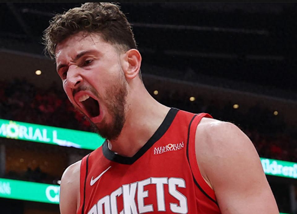 Unveiling Rockets' G4 Victory Over Lakers: Sengun's Pre-game Speech Inspires Team, Scoring 30 Points Off Opponent's Mistakes