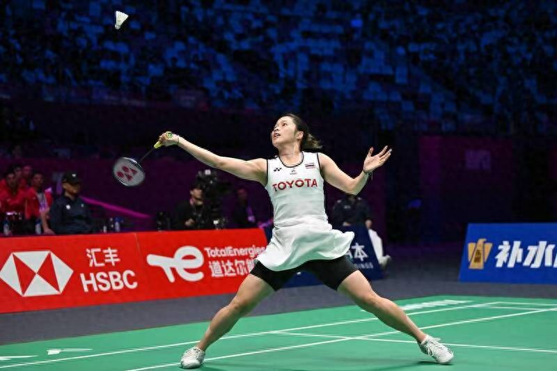 2025 Sudirman Cup Thai star Intanon photographed China's first sister Wang Zhiyi: very focused on the game
