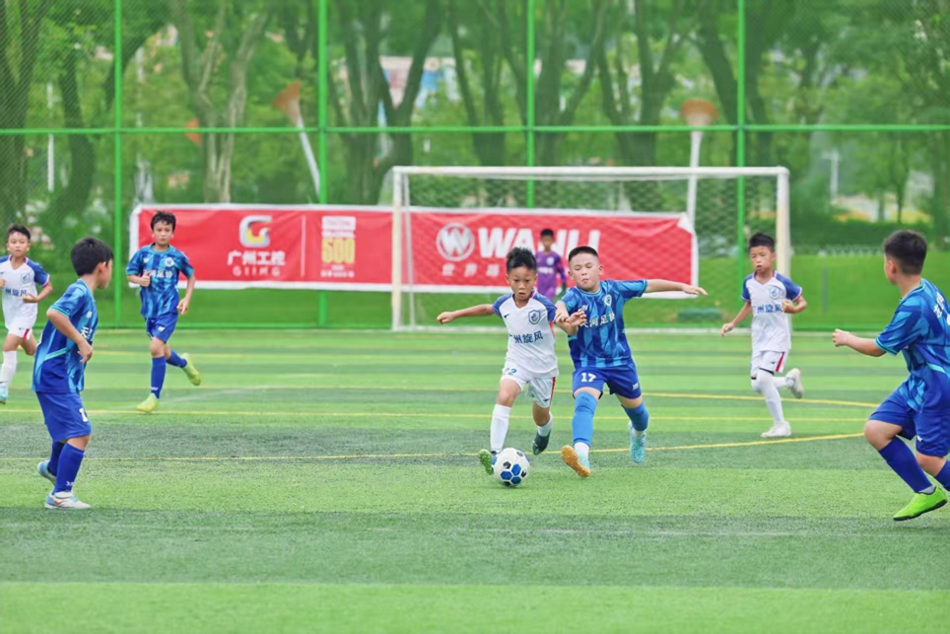 The "Zeng Xuelin Cup" Youth Football Tournament kicked off in Yangcheng