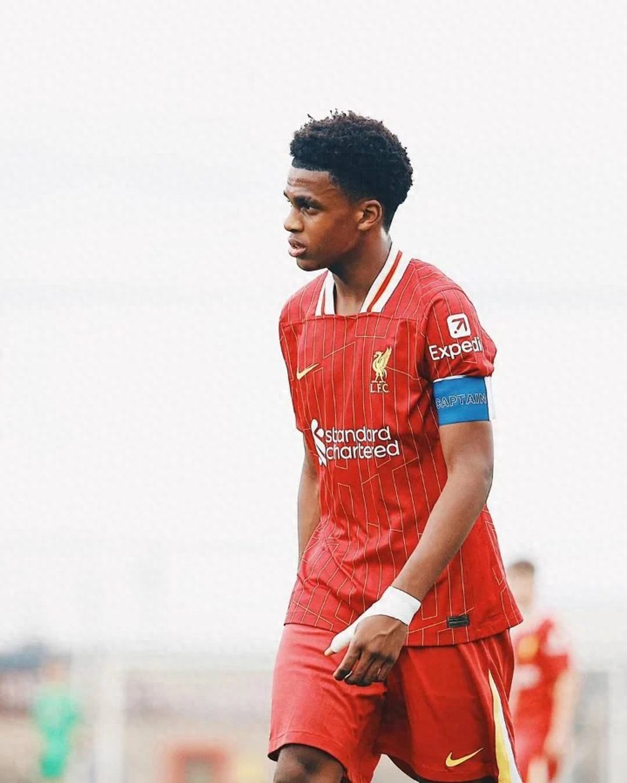 Manchester United aims to poach Liverpool's youth talent, a young Musiala! Newcastle rejects Guimarães offer, demands higher price.