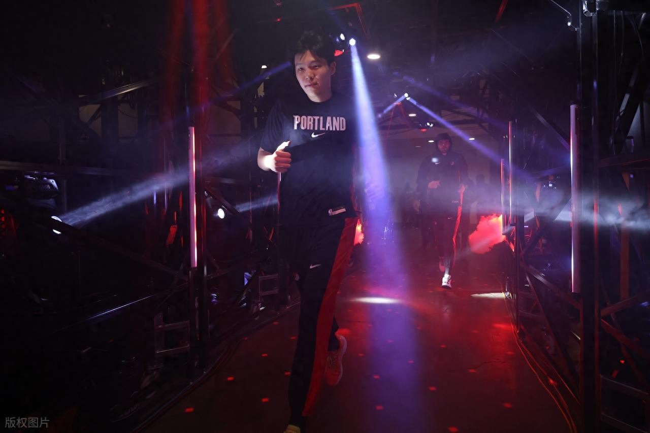 Yang Hansen played over 10 minutes, scoring 3 points and grabbing 5 rebounds; Alexander scored 30 points to lead the Thunder to a big win over the Trail Blazers.