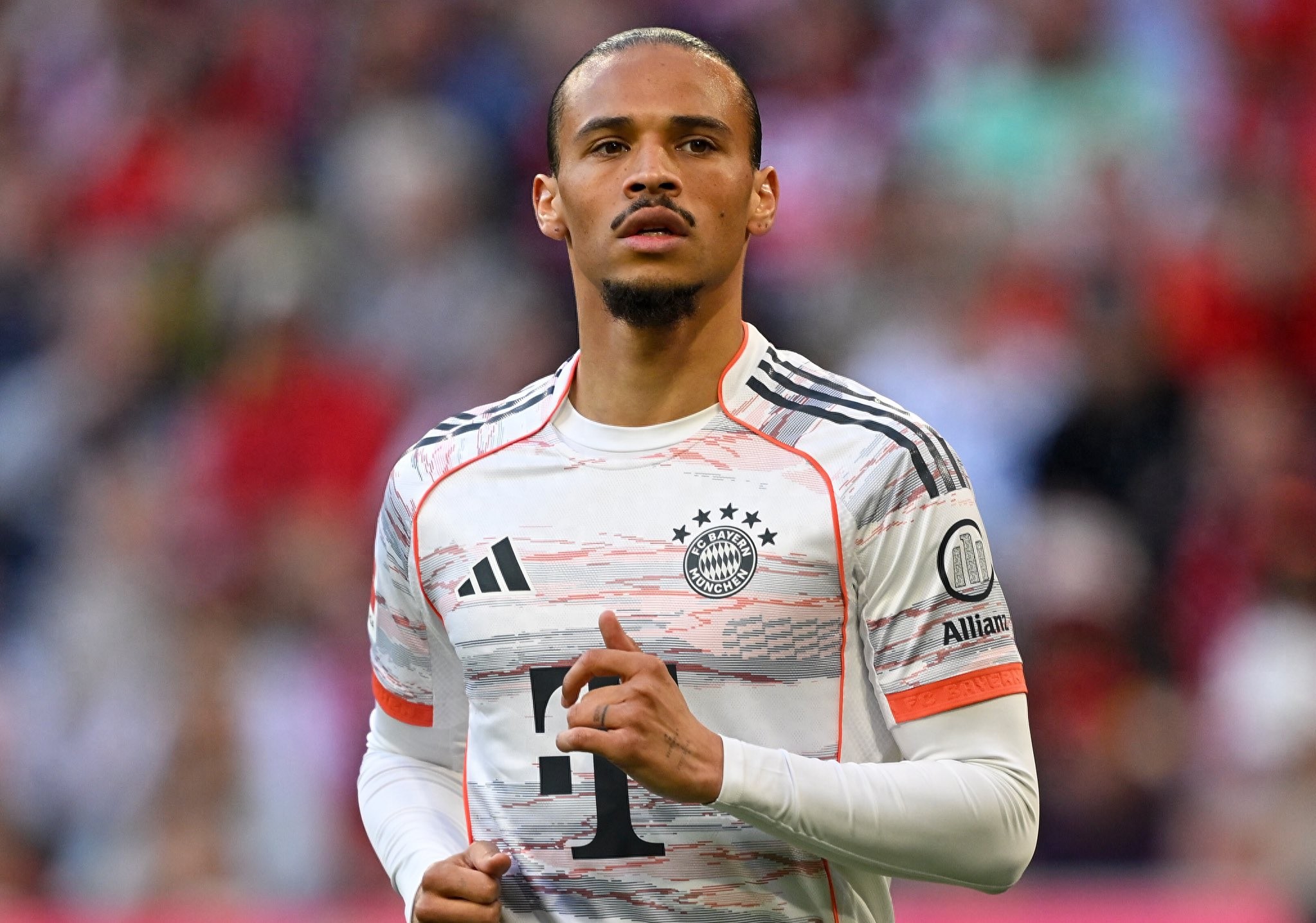 It was revealed that Bayern's 13-goal winger recommended himself to Manchester United and was willing to join for free! The 240,000 weekly salary may be rejected by Lajue