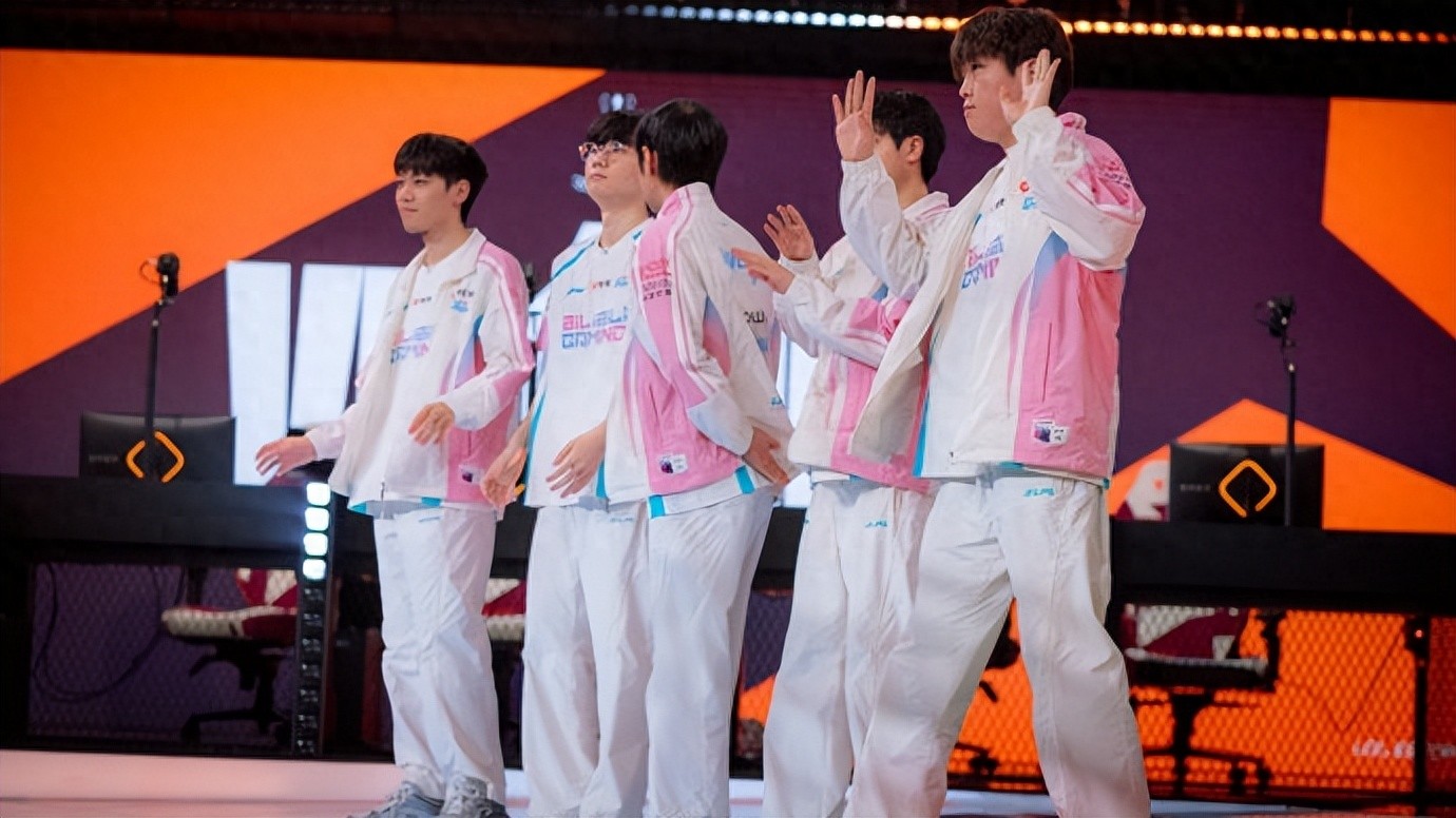 LPL's top commentator exposed for soliciting prostitution! Former FPX manager reveals match-fixing: A single training screenshot worth 20,000 yuan.