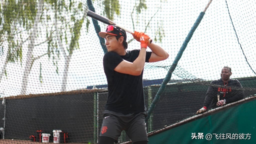 San Francisco Giants outfielder Jung Hoo Lee calmly accepts moving to right field.