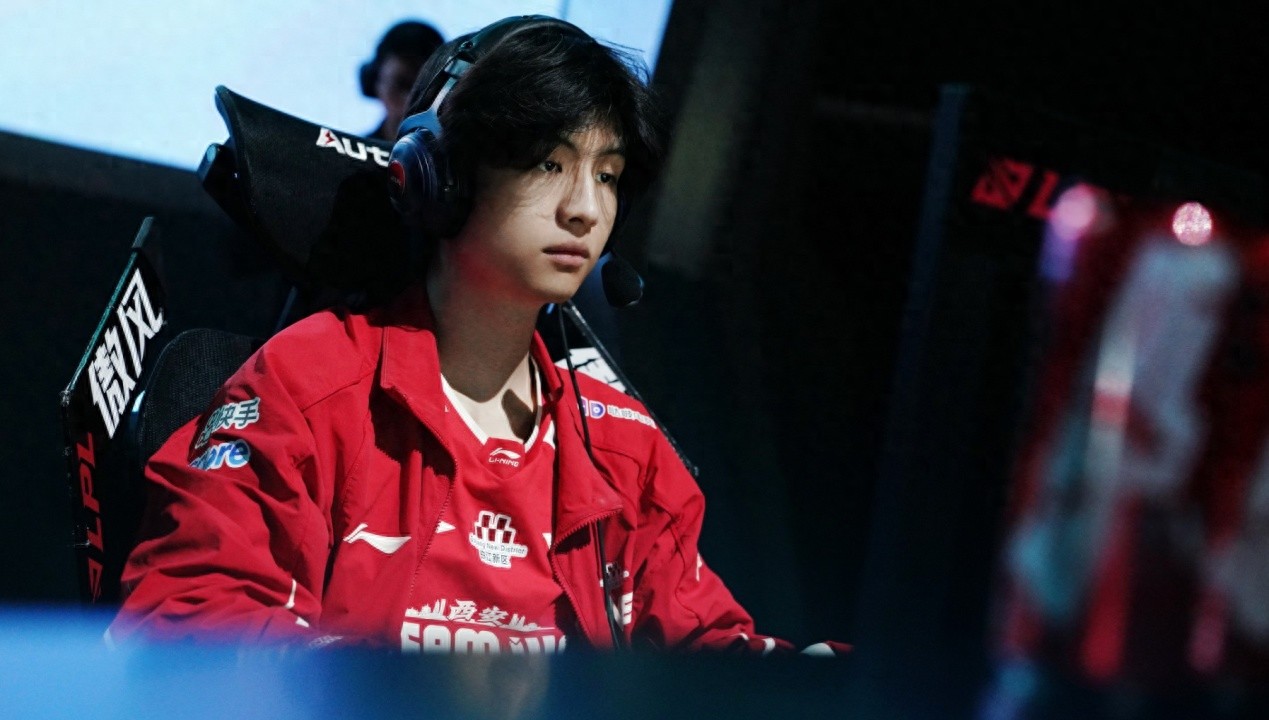 Behind-the-scenes story of WE revealed: Monki once fell out with teammates, then proactively apologized, ultimately creating a miracle.