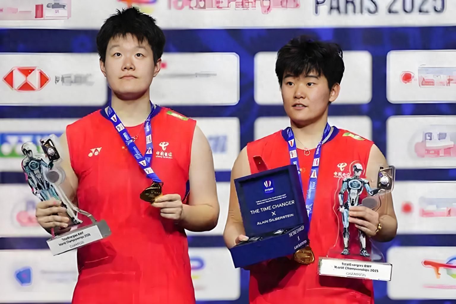 Latest update from the Arctic Badminton Open: Chinese team holds a 3-4 win-loss record, with Weng Hongyang losing his match.