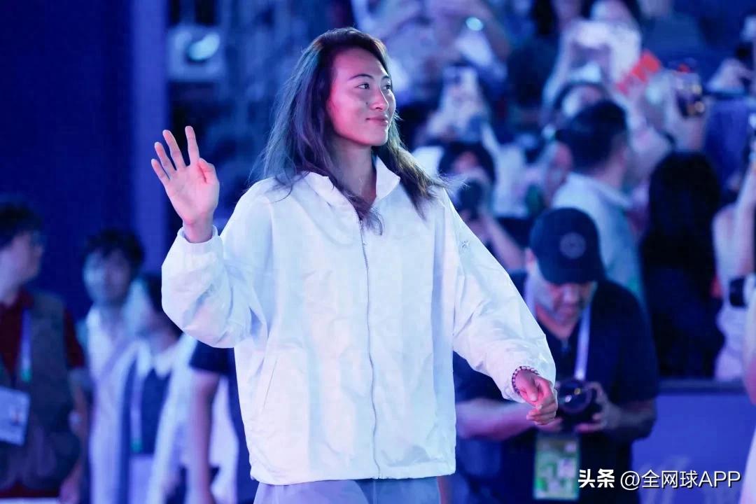 2025 Wuhan Open: Zheng Qinwen Makes a Surprise Appearance at the Opening Ceremony, Yuan Yue Advances, Wang Xinyu and Zhu Lin Defeated