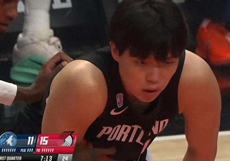 Got blocked and dunked on, welcome Yang Hansheng to the NBA.