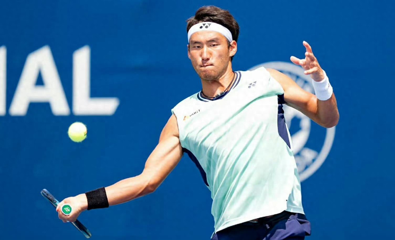 Buyunchaokete claims back-to-back tour victories after seven months, while fans call on Badosa to help Tsitsipas.