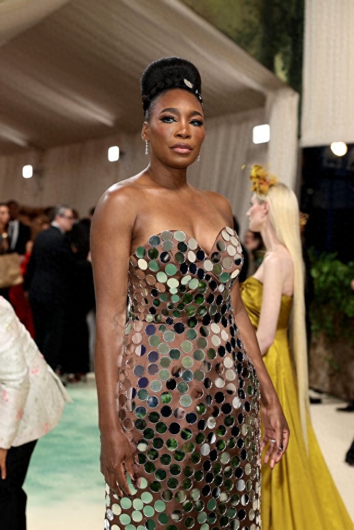 $300 million! Serena Williams becomes the richest tennis player in the United States