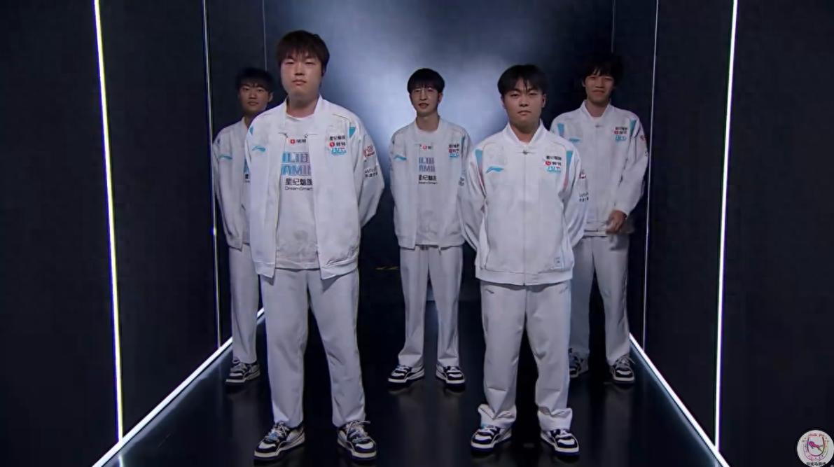 The whole team is dish? BLG was beaten and crushed by WBG in his debut for the jungler!