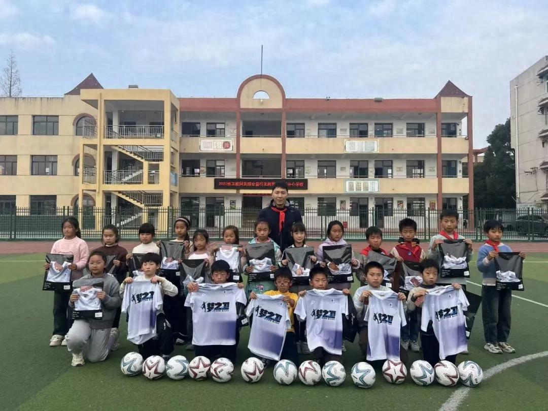 The campus tour enters its 8th year! Zhang Wei: I just want to persist in doing charity work