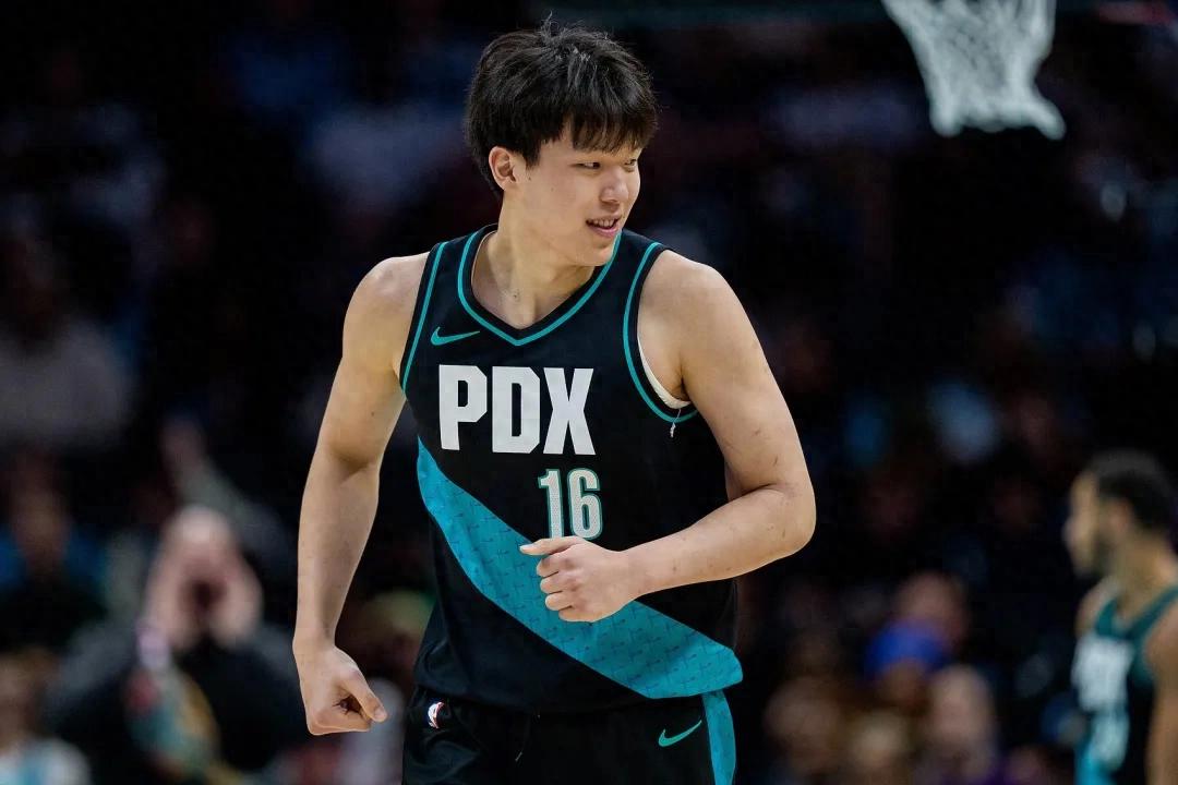Yang Hansen's rookie season: navigating challenges and smiling through doubts