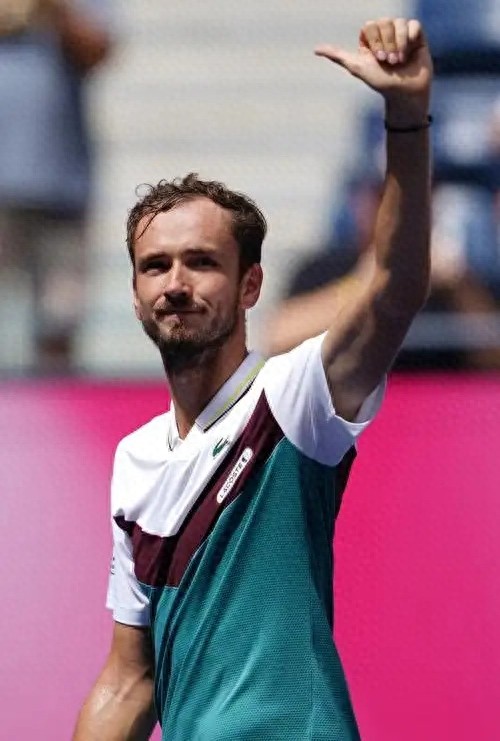 Roddick Supports Medvedev’s Return to Top Ten, Federer’s Coach Backs Anisimova to Win a Grand Slam Next Year