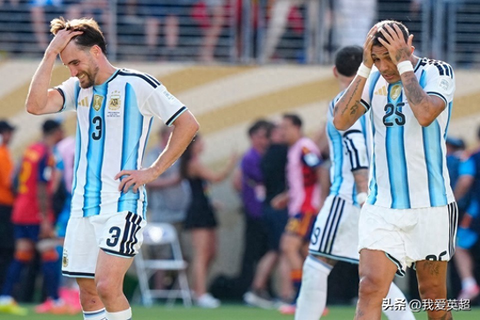 Ridiculous? Argentine star faked an injury! Attempted to stop Enzo from being sent off, UK media: cheap and shameless