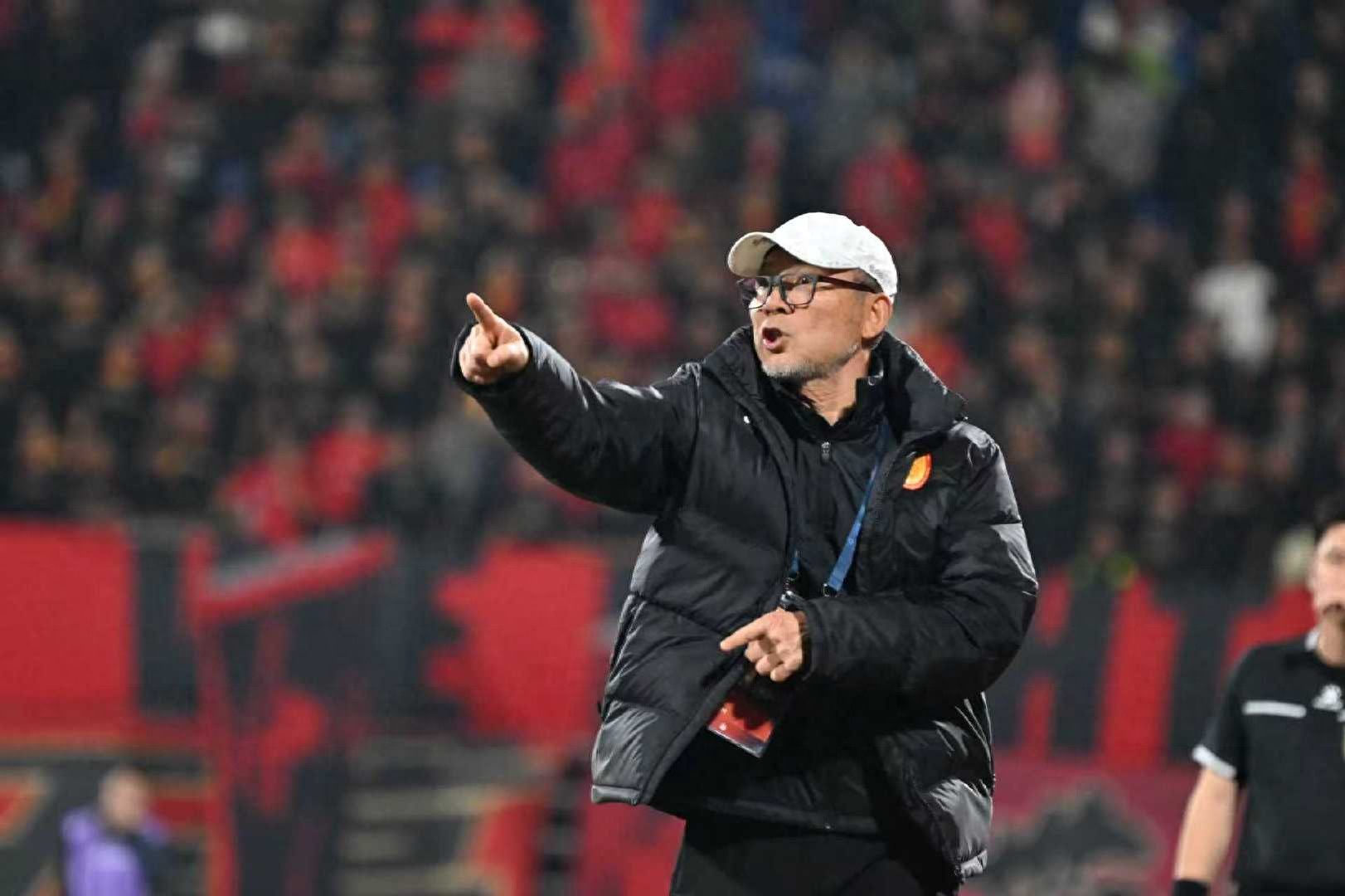 Securing a point at home, Tongliang Long maintains their lead advantage