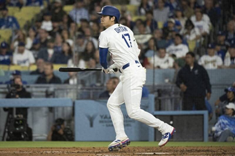 Shohei Ohtani knocked out his 17th hit of the season and continued to hold the No. 1 spot on the MLB home run list