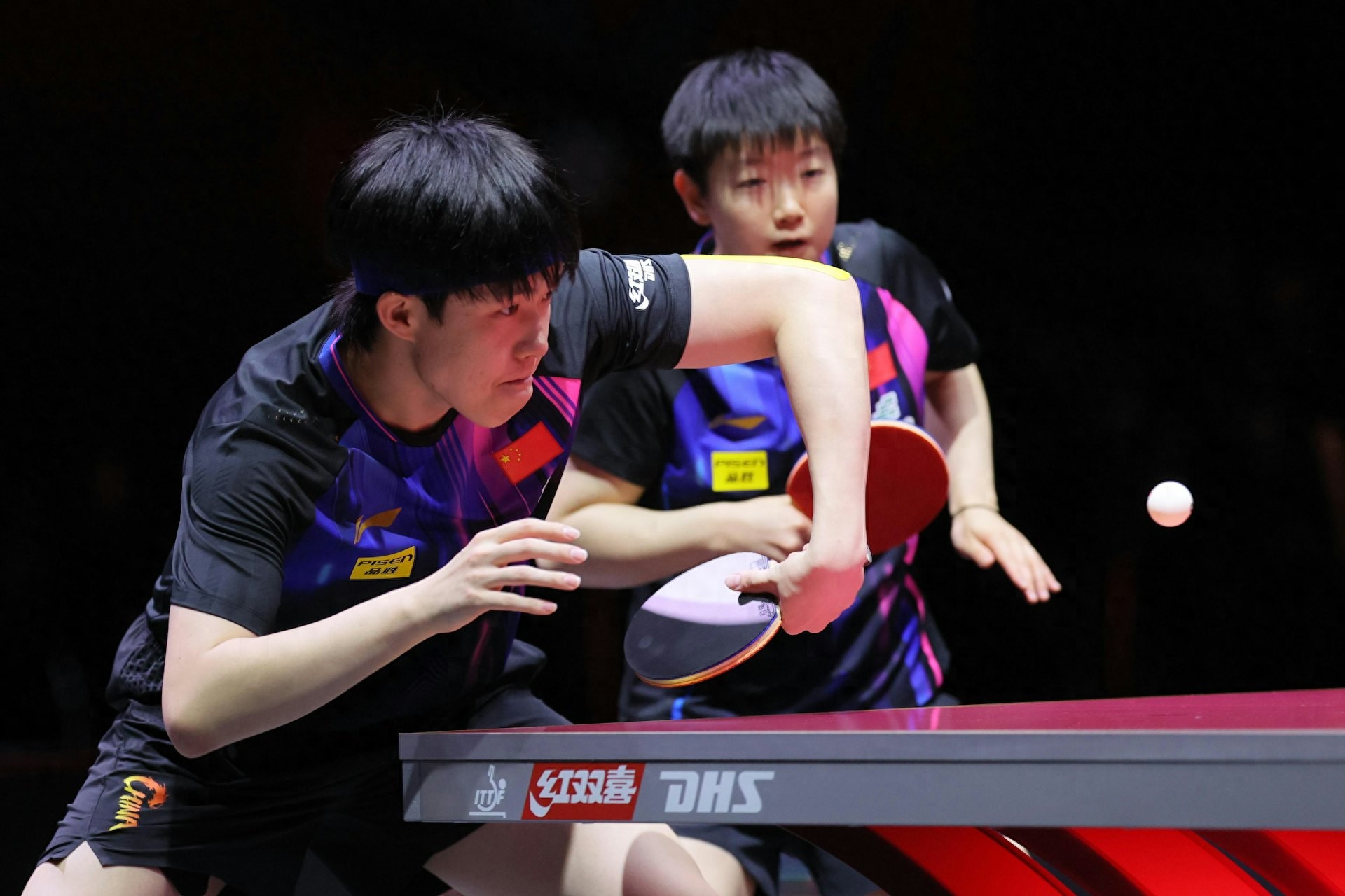 Sun Yingsha/Wang Chuqin achieved a triple victory in mixed doubles at the 2025 World Table Tennis Championships, thanks to Du Kaiqin and Huang Zhenting