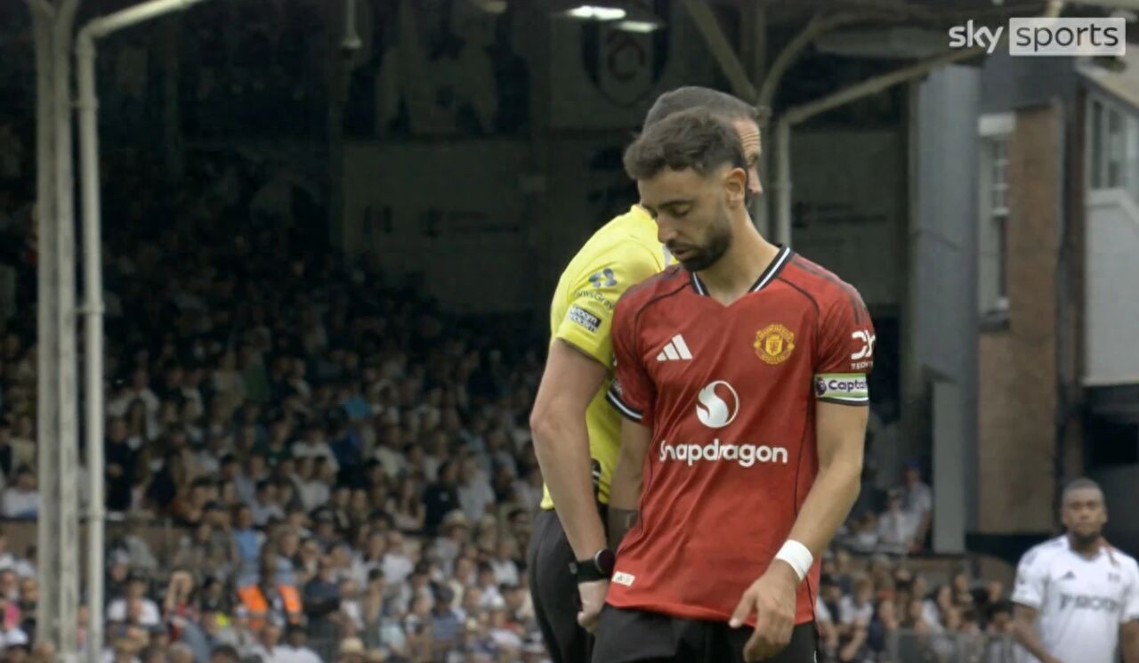 Bruno Fernandes personally addresses rumors about leaving Manchester United! He will continue taking penalties and strives to improve to avoid missing again.