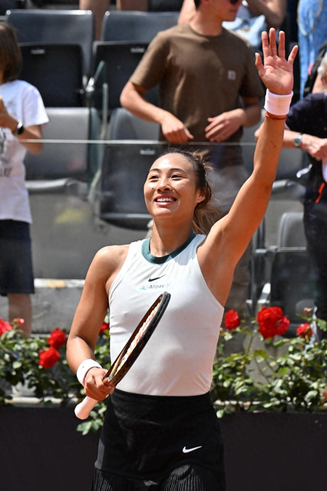 Stop the losing streak! Zheng Qinwen defeats former US Open champion for the third time, securing an opening victory in the Sunshine Double.
