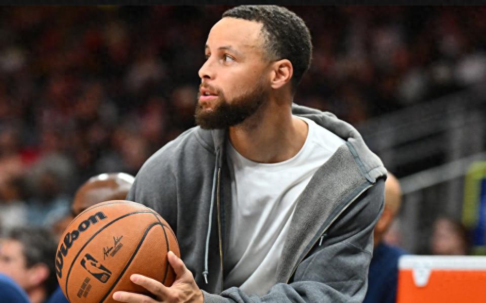 Curry postpones 5v5 scrimmage! Uncertainty about his return? Medical team will re-evaluate.