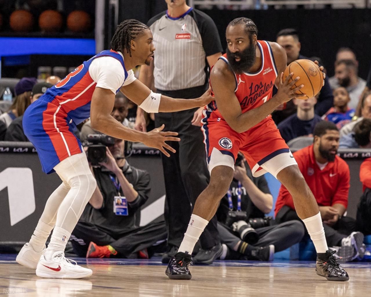 A 19-point comeback! Harden wakes up in clutch moments with 4 of 20 shooting, Leonard scores 26, Clippers sweep Pistons