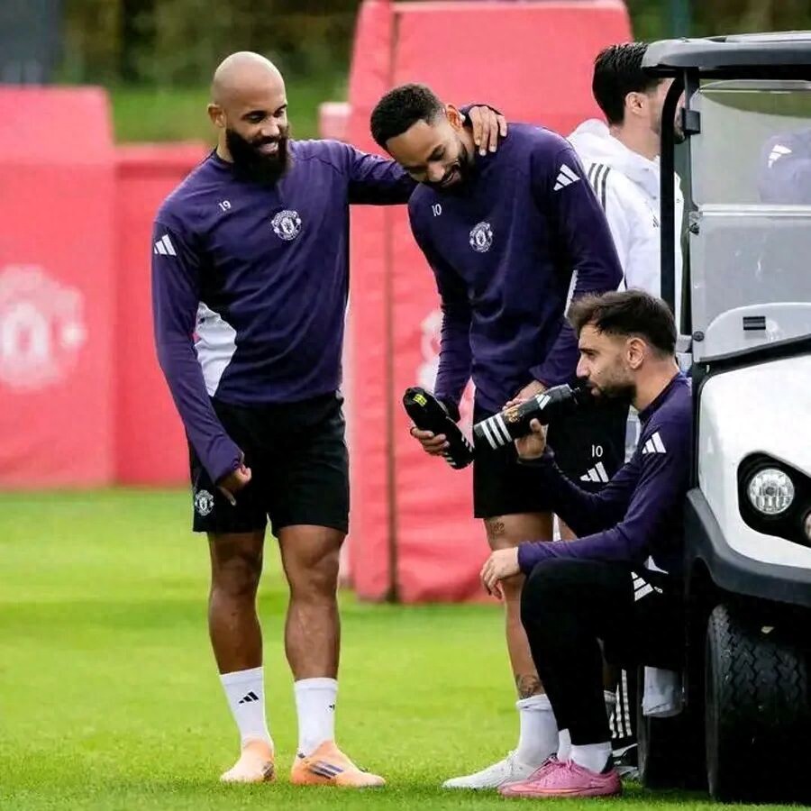 Mbembo's slump and minor injury may see him benched for Manchester United's clash with Brentford! Carrick could make two adjustments.