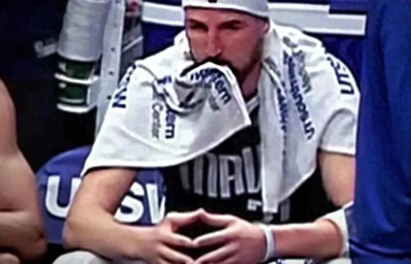 Wow! LeBron James and Klay Thompson! The Warriors are assembling a veteran squad.