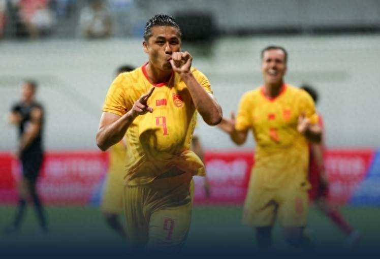 Similarities between the Chinese men's football team and four-star Italy: slow-motion left and right foot movements plus outdated tactics